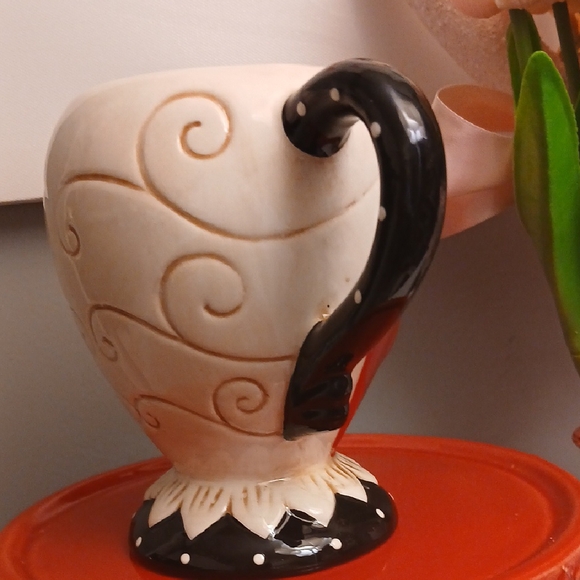 Johanna Parker Red Heart-Shaped Mug with Black Handle NWT - Picture 4 of 5
